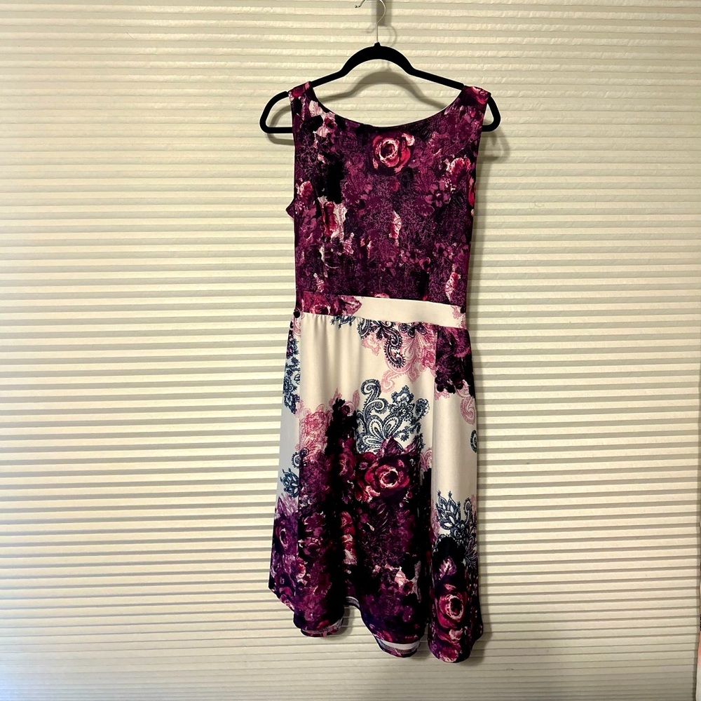EUc Sleeveless White and Purple Rose Git and Flare Dress Large